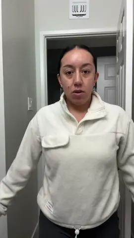 Últimamente no me he sentido comoda en mi cuerpo y recuerdo como era cuando practicaba danza toda la semana y mi cuerpo era totalmente diferente. Y a pesar de que en este momento no me guste como me siento con mi cuerpo, le agradezco por todo lo que me permite hacer y seguiré cuidando de él para cuidar mi salud y llegar a tener una vejez digna. #realbody #exercise  @Selena Gomez #micamino 