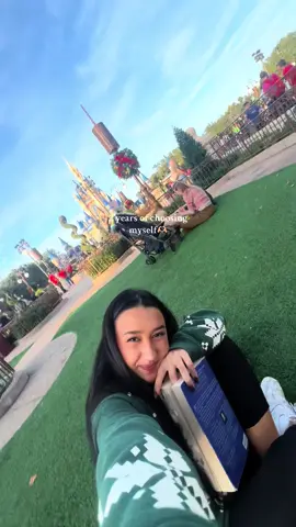 Hard to believe 2 years ago I barely knew half the people in this video. 2 years ago when I chose to stay in a new state alone and trust in myself and how I wanted my life to look. It was the scariest thing I have ever done and now I couldn't be more grateful for what my life looks like🤍 