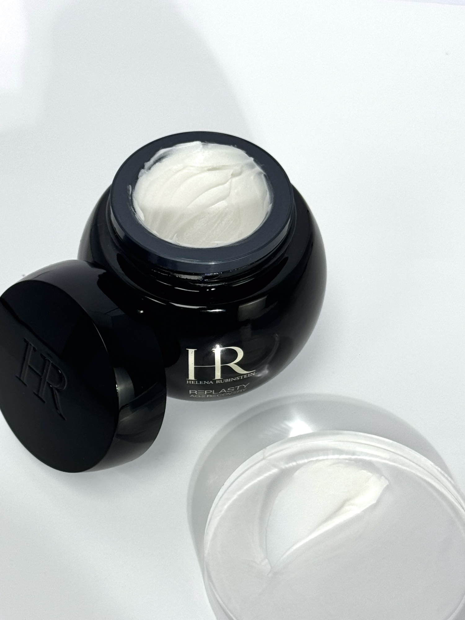 Luxury in a jar, miracle for your skin 🖤✨  #skincare #ecosmeticslovers #helenarubinstein #luxuryskincare #fyp #skintok
