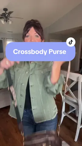 I am so glad I ordered this crossbody purse. I love it! #crossbodypurse #crossbodybags #crossbody #smallcrossbody 