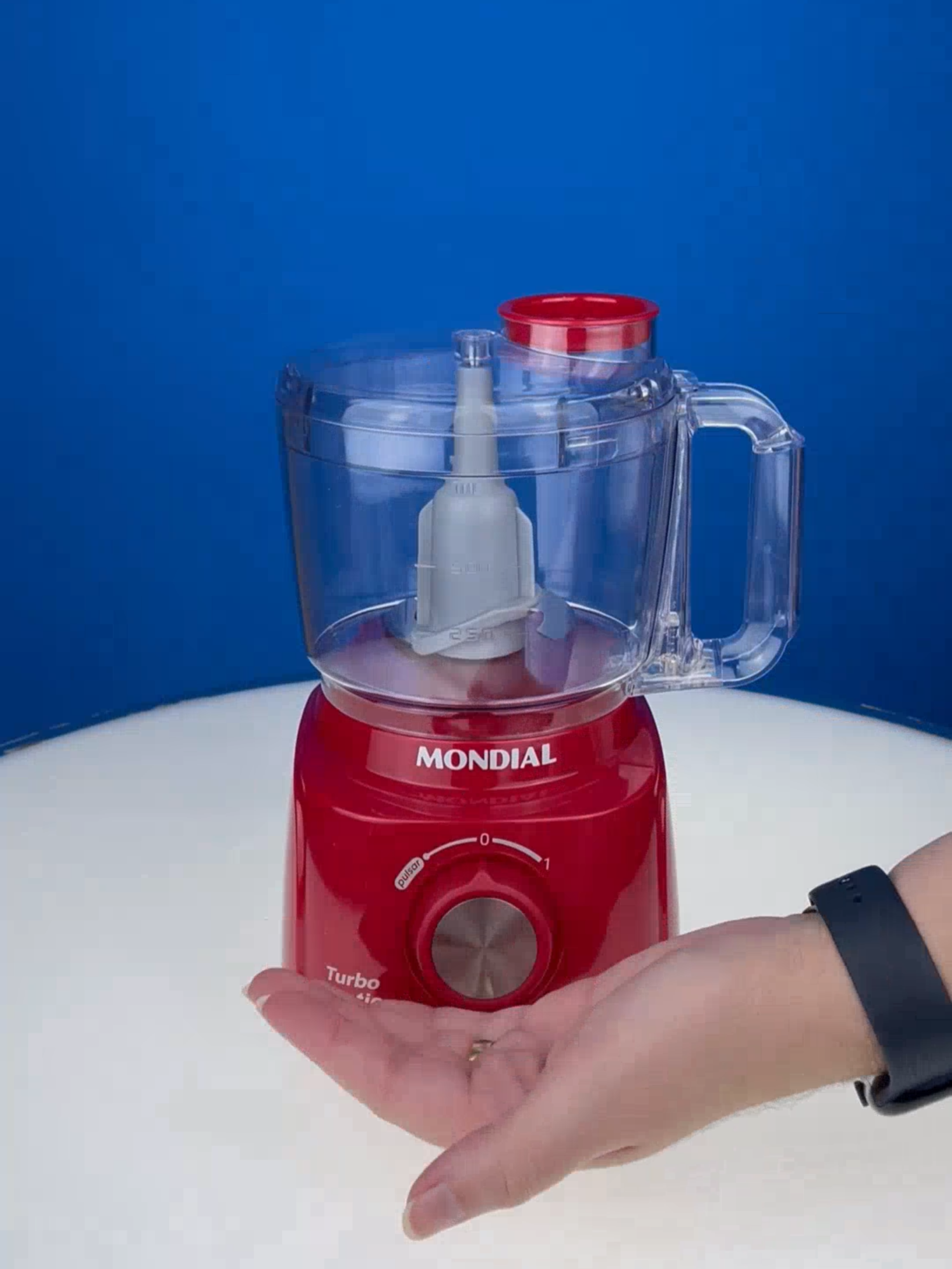 Eu testei o Mini Processador Elétrico Mondial Turbo Pratic 300W na cor vermelha e estou apaixonada! Com 300W de potência, ele transforma ingredientes em segundos, facilitando muito o meu dia a dia na cozinha. A cor vibrante não só traz estilo, mas também combina com qualquer decoração. Ele é perfeito para picar, triturar e fazer molhos, e a limpeza é super prática, já que as peças são removíveis. Se você busca agilidade e eficiência, esse mini processador é a solução ideal! 🔪❤️ #MondialTurbo #CozinhaFácil #miniprocessadormanual #opescadordeofertas