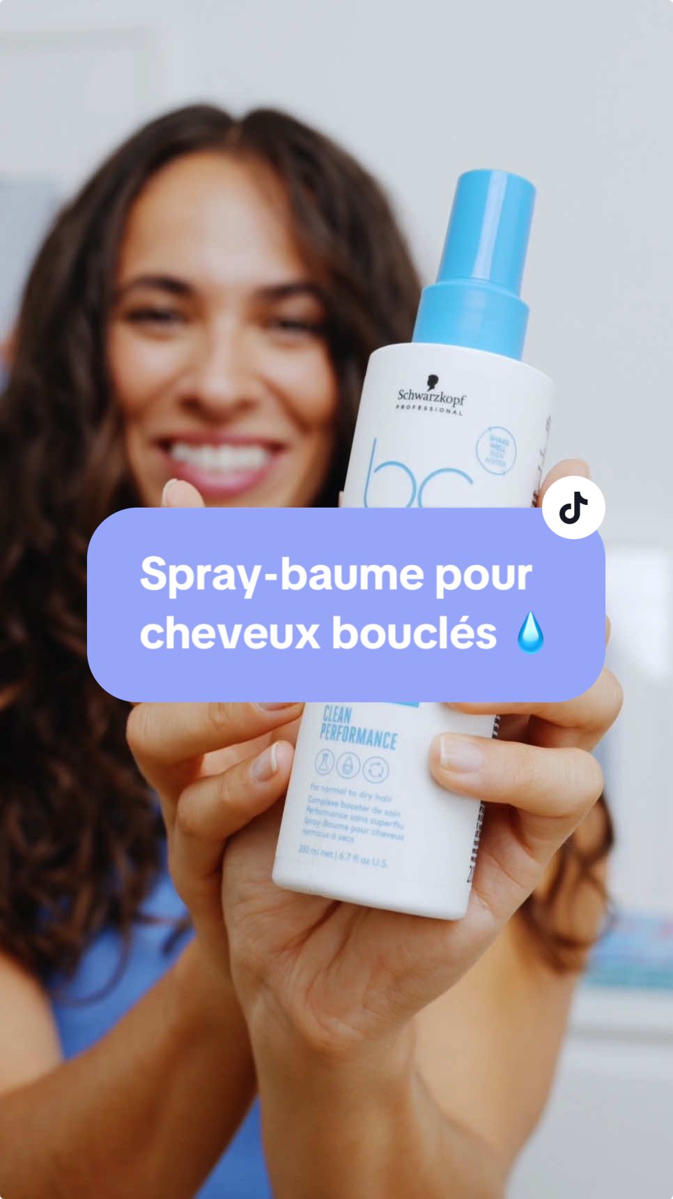 Besoin d'une hydratation rapide pour vos boucles? 💧✨ Le spray-baume sans rinçage BC Moisture Kick est votre meilleur allié ! Avec son complexe booster de soin, il redonne du rebond, de la douceur et de la brillance à vos boucles en quelques secondes. Qui a envie de tester? 🩵 #bcicare #soinscapillaires #haircare #soinsboucles #Cleanbeauty #schwarzkopfprofr #SchwarzkopfProfessional #partnersincraft #hairtok #fyp #foryou