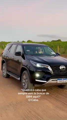 O caba que usa salto e bolsa da Schutz @Andressa Ferreira ❣️✨  #sw4 #hilux #agro #fyp #foryoupag #sw4preta 