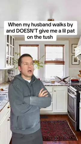 Wowww ok I knew you didn’t love me. #CapCut #creatorsearchinsights #husbandwife #marriage #humor 