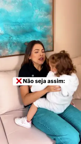 Vou dar algumas dicas para vocês aprenderem a impor limites de forma respeitosa na sua maternidade! 1. Seja clara e direta explique o motivo do limite para que a criança entenda o porquê de suas ações. 2. Use um tom de voz firme, mas gentil: Não precisa gritar, o respeito é construído no diálogo. 3. Ofereça escolhas: Quando possível, permita que a criança participe da decisão, mostrando que seus sentimentos são importantes. 4. Seja consistente: Mantenha as regras e limites, assim a criança entende que há consequências. 5. Demonstre empatia: Acolha os sentimentos do seu filho, mostrando que você entende, mas que há limites a serem respeitados. 💡 Lembre-se: impor limites com respeito é uma forma de ensinar autocontrole e responsabilidade, sem perder o vínculo de confiança e afeto! #maternidade #educacaoinfantil #educacaopositiva #educacaorespeitosa #maeefilha 