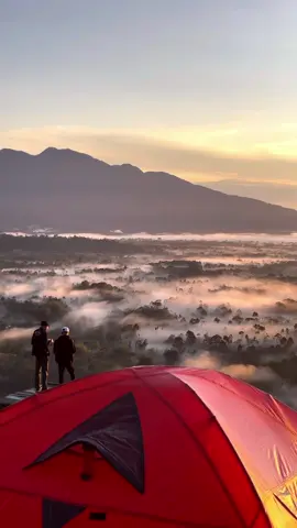 Selasa pagi di Bukit Embun Lampung Barat.  #bukitembun #lampungbarat #lampung #lampungtiktok #foryoupag #fyp 