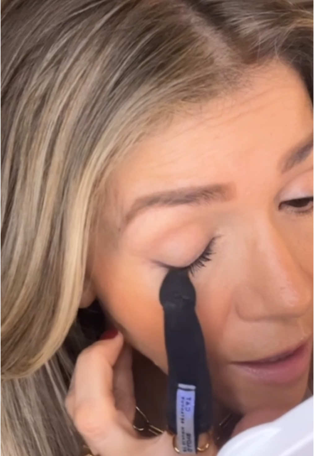 Como transformar un maquillaje de dia a noche en tan solo 3 minutos ✌🏻🌸🫶🏻 #MakeUpTools #claudiabetancur #CelebrityMakeUpArtist #NewMakeUpTool 