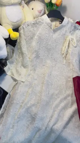 Áo dài lông vũ yến phượng cách điệu kèm quần quá là xinh cho tết này nhé. Mang nét dịu dàng truyền thống, phối màu thanh lịch lại có chút vui tươi ngày xuân. Nay sắm đồ tết sớm còn đi chụp ảnh nè #trending #xuhuong #canmottachtra #aodai #aodaitet #aodaicachtan #havana #tet2025 #aodaivietnam #aodaitruyenthong 