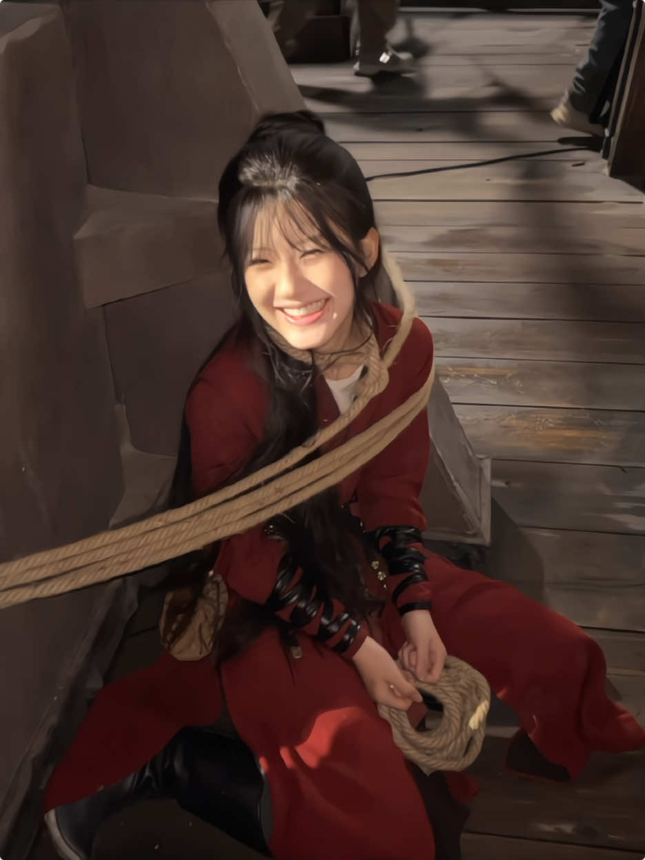 Live photos of behind the sceness  #zhaolusi #zhaolusi_赵露思 #cdrama #chinesedrama #thestoryofpearlgirl #chineseactress #cdramalover #fyp #foryoupage 