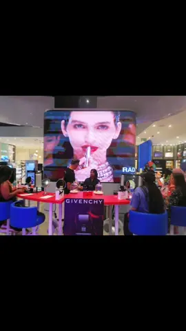 The Givenchy Makeup Masterclass event at ARC Sandton City Shopping Centre was nothing short of LIT ❤️‍🔥🔥Make sure you don't miss out on the next one!!!! #givenchybeauty #givenchyfragrance #givenchysouthafrica #Givenchymakeup #makeup #masterclass 