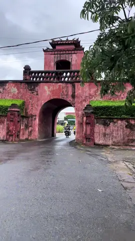 Thành cổ Diên khánh thuộc Huyện Diên khánh tỉnh Khánh Hoà được nhà Nguyễn xây dựng năm Quý sửu (1793).Thành bao gồm 4 cổng- Đông -tây cửa Tiền và cửa Hậu.