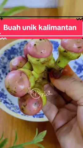 Minimal Sekali Seumur hidup 😉 Tapi jujur kalo ulun harus coba berkali kali sampai akhir nya bisa memakan kalangkala 😂  Jujuur dari bentuk nya perasa ulun kada membari kepingin 🙏🏻🥹 bulat pink putih putih kaya jerawat handak pecah 😭 Pertama merasai lamak lamak kaya apa kyt lah 🥹 Tapi melihat kuitan pina kenyamanan banar memakan, jadi  ulun coba tarus sampai dapat nikmat nya di mana , Alhamdulillah wahini 5-10 biji kawa habis sorangan 😂 Pian pang kyp?? Bisa lah memakan kalangkala ?? #mayazikri #kalangkala #masakanbanjar #urangbanjar #resep 