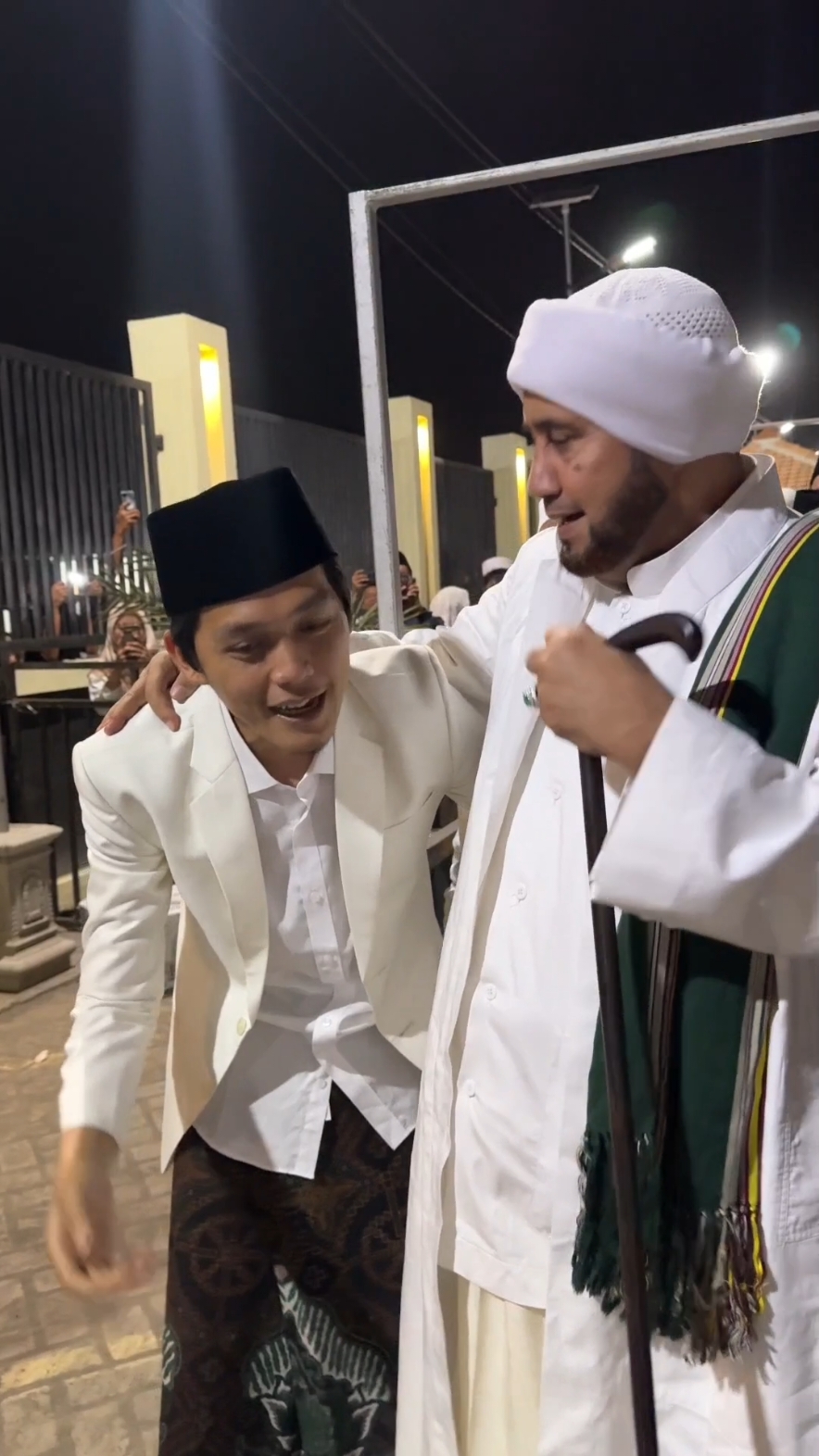 sholawat ora sepiro, hajate ora kiro-kiro 🥺 #habibsyech #sholawatan #syekhermania #dekenganepusat #sabilu_taubah #sabilutaubah #maulidakbar #gusiqdammuhammad 