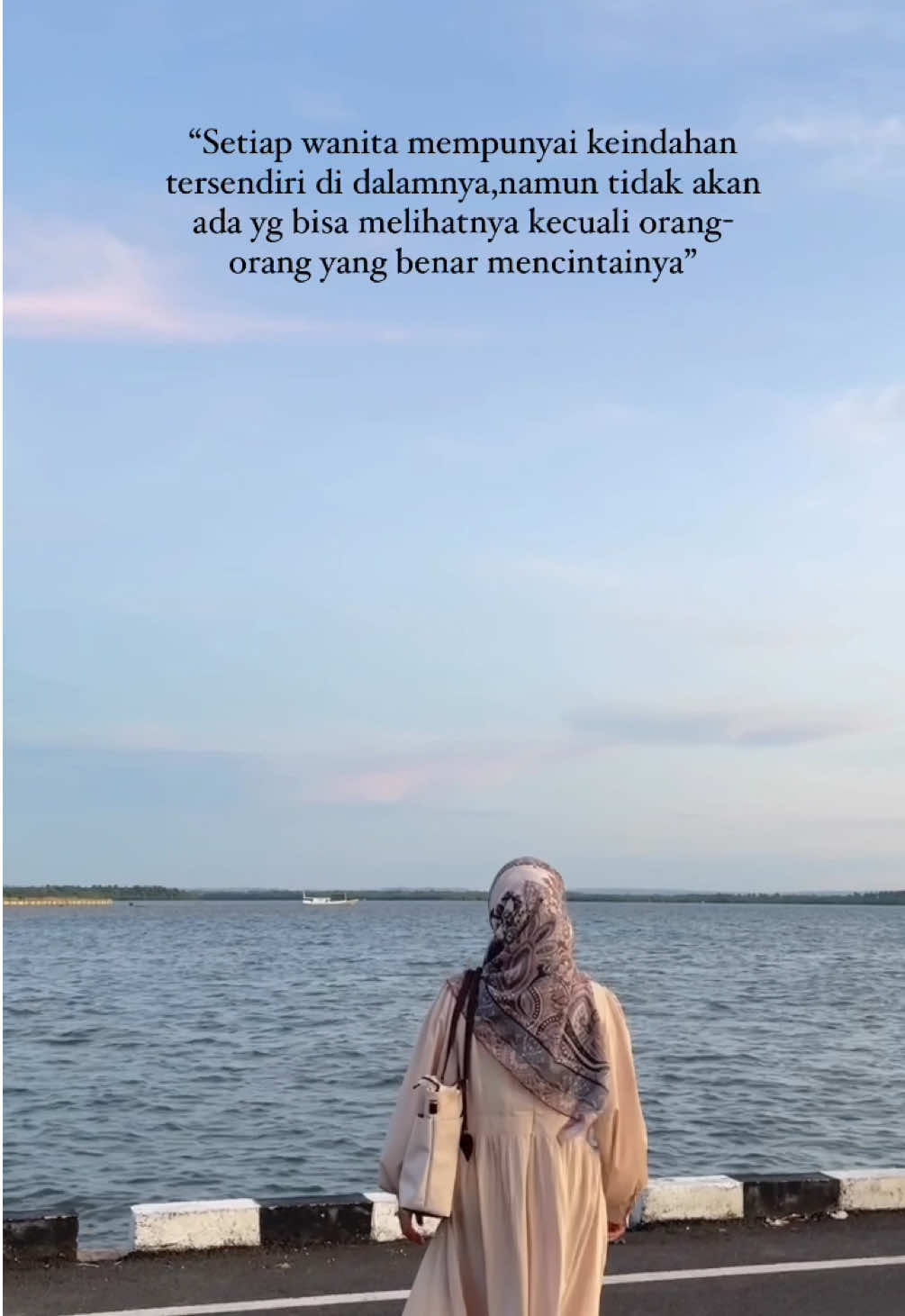 ☺️🥺🫶🏻 #hijab #ootdhijab #hijabsegiempat #hijabmotif #wearstylism #outfitideas #muslimah 