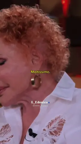 #abbraccio #abbracci #ornellavanoni #vanoni #verissimo #abbracciare #calore #rapporto #rapporti #amore #sentimento #sentimenti 