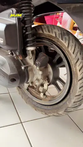 ban meledak ganti di tempat sambil ngopi #trending 