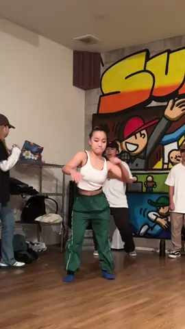 AFRO MUSIC ✖️WAACKING 👑 Freestyle daily practice  📍 @sunnyhood_neyagawa  . My class sunny hood  MON 19:00-20:00 🔰 　　　20:00-21:15 強化 THU  20:44-22:10 初級 . 発表会のメンバーも募集してます！ お待ちしております💁🏻‍♀️ . . Waack#waacking#waackingdance #afro#afromusic #freestyle #dance#reels#japan