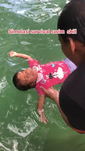 Survival swim skill babyswm dek wa 1 Y #swimming #babyswimbandaaceh #bandaaceh #indonesia #fyp #kalauadamanaada😅 #viraltiktok #lesrenangbandaceh 