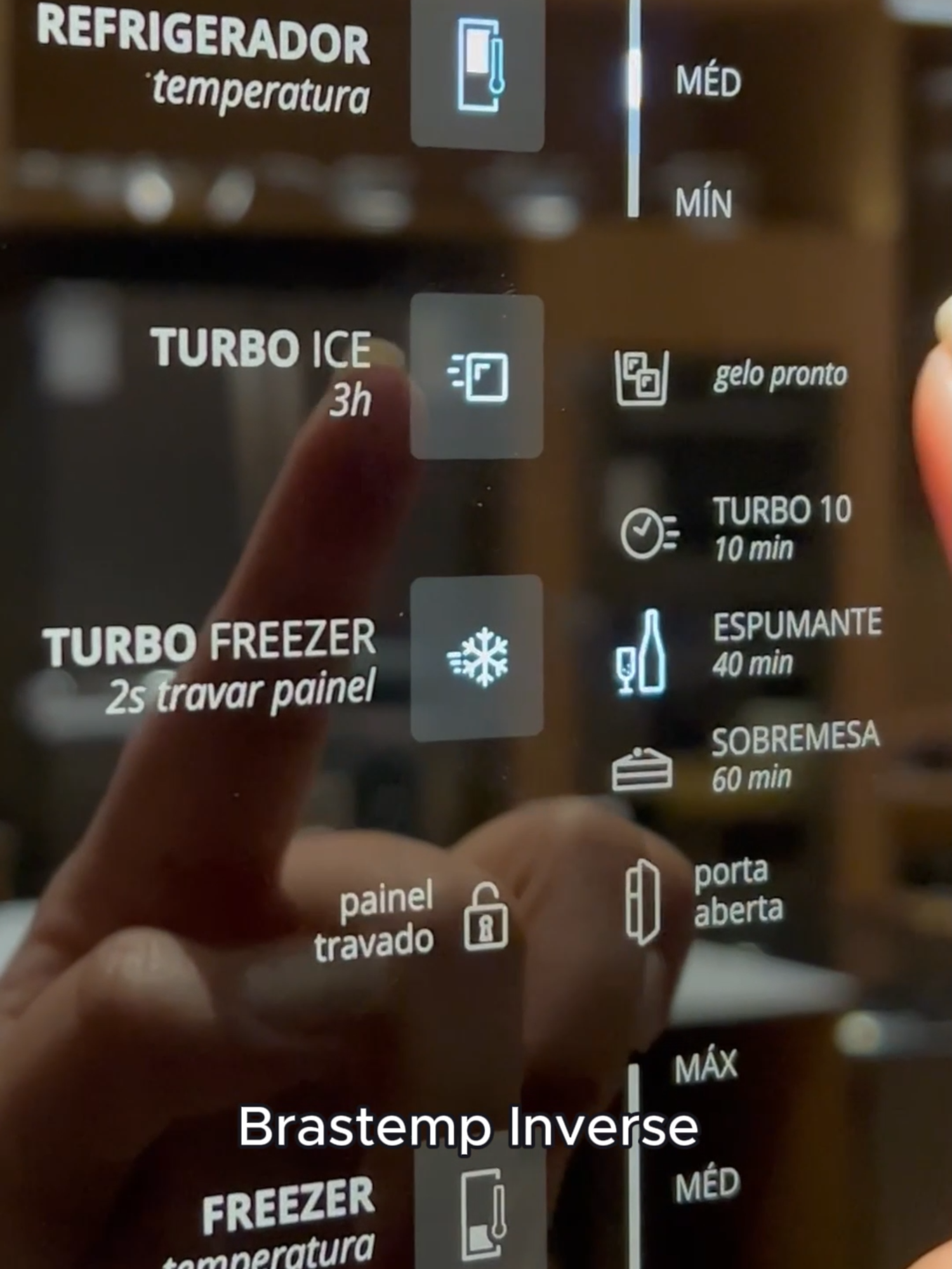 Quer mais praticidade na cozinha? A Geladeira Brastemp Inverse de 447L é a escolha certa! Confira no vídeo todos os benefícios e descubra como ela pode transformar o seu dia a dia. #fastshop #brastemp #geladeira