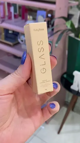 Batom Glass Creamy Matte da Ruby Rose! É um batom bastão super macio e aveludado com acabamento sequinho o que proporciona uma longa duração mesmo sendo um batom em bastão 🫶 Vale a pena experimentar! Venha testar na Maquiagem Etc 💕✨ . . . #maquiagemetc #maquiagem #makeup #batomrubyrose #glassrubyrose #rubyrose #batomcreamymatte #vitoriadaconquista 