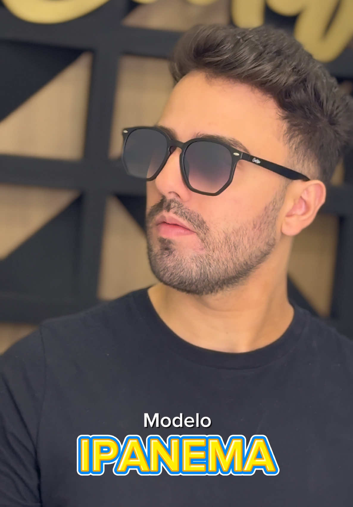 Hexagonal que fica bom no rosto de todo mundo, o famoso óculos coringa, que não pode faltar em sua coleção, consulte cores no site ☝🏻