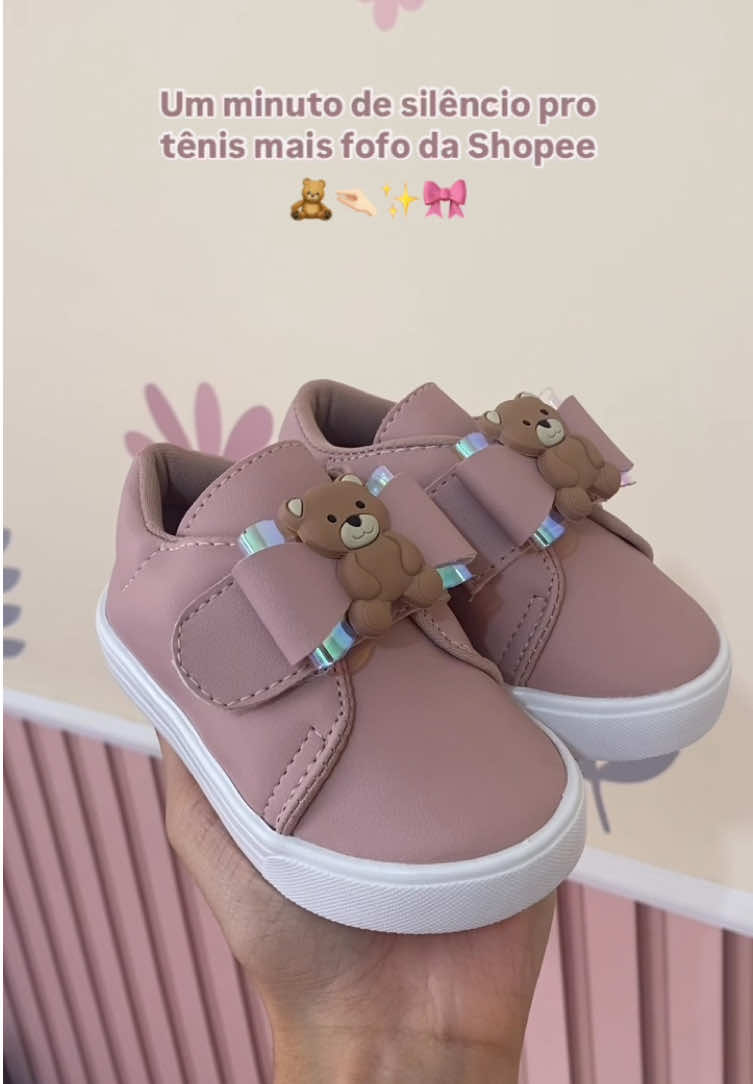 🤏🏻🎀🧸 primeiro tenis da ceci 🥺 Que coisa mais linda !! Como ela começou ficar em pè e logo vai ta andando deixei pra comprar sapatinhos nessa fase e eu to apaixonada nesse 😍 Peguei tam 19 e paguei 49$  #maedemenina #comprinhasdashopee #achadinhosdashopee #shopee #mundorosa💖👑 #compreinashopee 