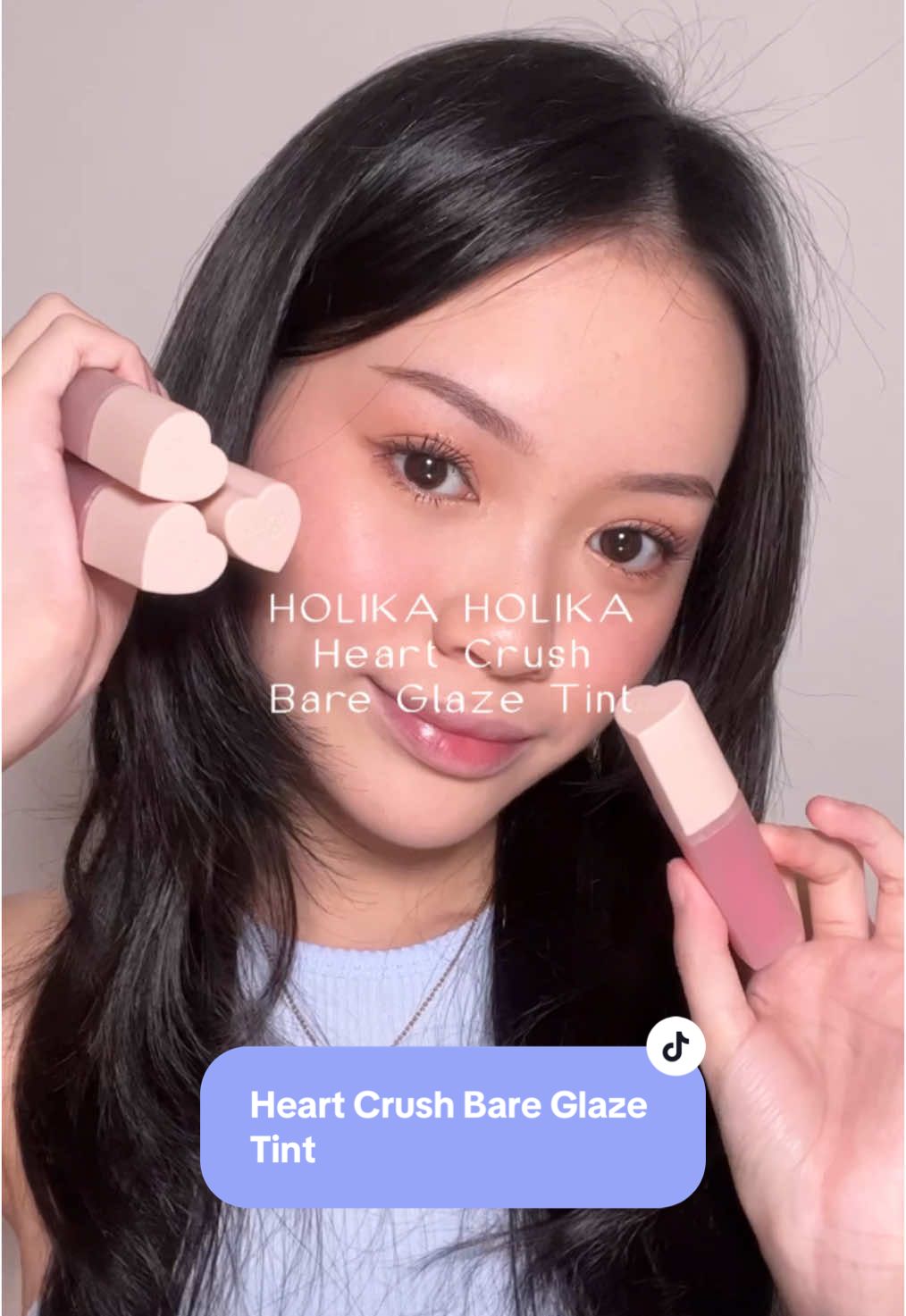 Save this for the recipe of your ✨ 𝐠𝐥𝐨𝐬𝐬𝐲, 𝐩𝐥𝐮𝐦𝐩𝐲, 𝐣𝐮𝐢𝐜𝐲 ✨ lips! 🫦 From warm tone to cool tone, let's find your shades match! 💓 Udah ada di wishlists Holikers belum nih? Coba komen pake emoji 