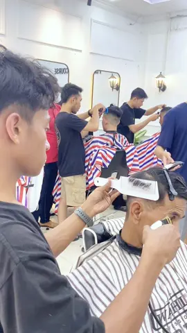Tempat belajar potong rambut fbc #kursusbarbershop#kursuspotongrambut #kursusbarbershopbandarlampung #kursusbarber #sekolahbarberindonesia #kursuspangkasrambut #kursuscukurrambut #sekolahcukurrambut #sekolahbarbershop 