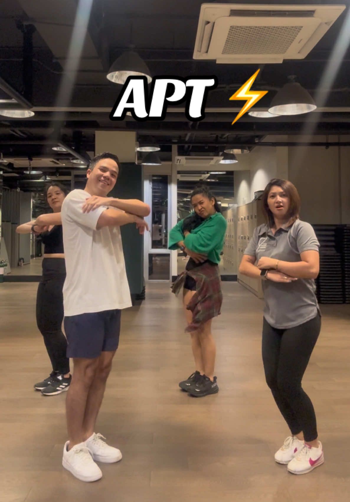 APT- (clean version haha) with coach @Finina Lava #apateuapateu #apateu #apt #apateu #dancechallenge #aptdancechallenge #fyp #rosé #brunomars #foryoupagе #trending #dancetutorial #dancer #dancers 