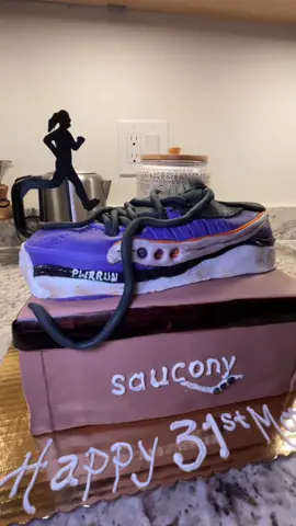 31🎂 feat. this unreal @Saucony running shoe cake c/o my mom!! The handmade birthday cake of my dreams #saucony #Running #cake #cakedecorating #cakedesigns #cakedecor #cakeart #caketok #birthday #birthdaycake #marathontraining #creatorsearchinsights 
