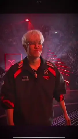 Ai rồi cũng luỵ màn chào sân chấn động mùa xuân này thôi  #T1 #Oner #HLE #Peanut 