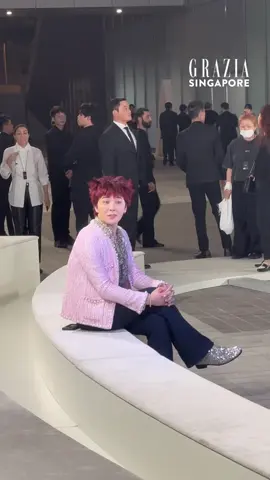#gdragon looks powerful in pink at the @ChanelOfficial Cruise 2025 fashion show in Hong Kong 💘💘 #GRAZIASingapore #chanel #chanelcruise #chanelinhongkong 