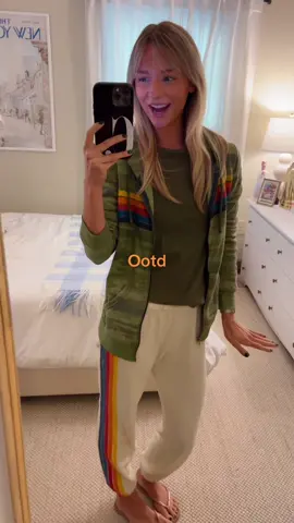 Road Trip Ootd! Everything is LINKED in my LTK! #outfit #OOTD #outfitinspo #aviatornation #aviatornationsweatpants 