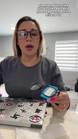 Si que lo necesitada Si pasa tiempo en pantallas estos espejuelos son lo mejor que te puedes comprar #eyeglasess #unisexglasess #fyp≥°viral #trending #blowthisup #glasses #tiktokshop #foryou  #bluelightglases #peepers  