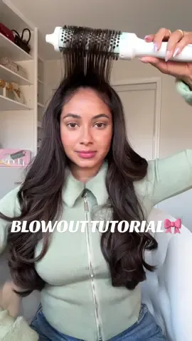 There’s no better feeling than a perfect blowout and @Mane by Jen Atkin’s limited edition holiday kit - the body builder kit did that for me! It comes with a medium hot thermal round brush, a mini ready for knot detangling paddle brush and 4 all grip no slip hair clips💖 make sure you check this out at @sephora @sephoracanada 🎀#loveyoumaneit #manepartner #blowout #blowouttutorial #hairtutorial #voluminourhair #hairstyle #ad