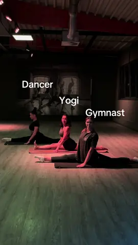 The splits - we all apprach it a little differently. Dancer vs Yogi (Yogini) vs Gymnast. ☺️ #splits #splitschallenge #splitstraining #yogasplits #yogasplitspose #gymnast #dancer #yogini #yoginisofinstagram #yoginisoftiktok 