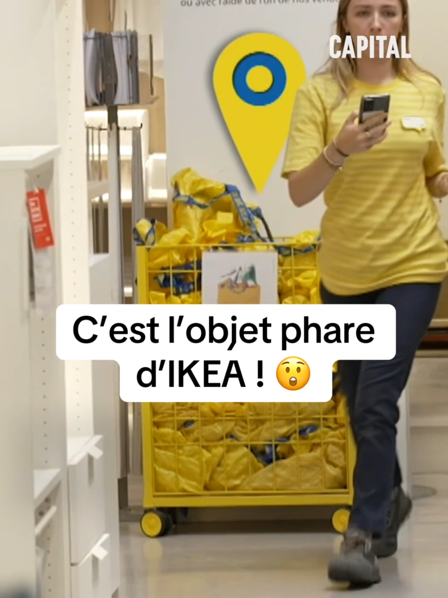Impossible de l’éviter : l’iconique sac jaune IKEA envahit chaque recoin de l’enseigne suédoise. Et leur positionnement est bien plus que stratégique qu'on ne l'imagine… 📺 #Capital, en streaming sur M6+ #ikea #furniture #bags #marketing