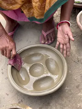 কাচি পোড়া পিঠার খাজ তৈরি।