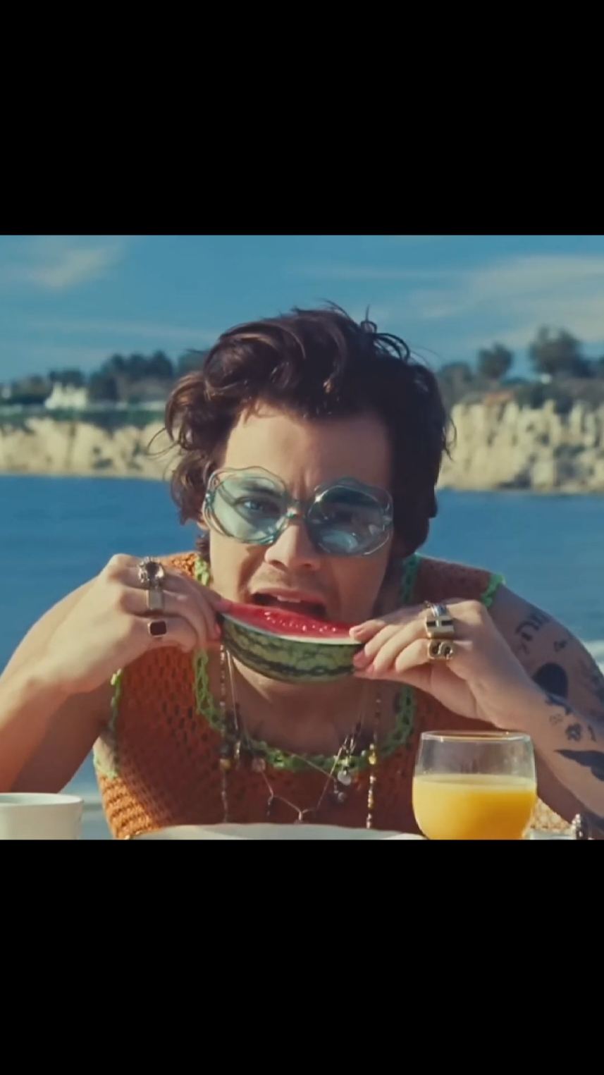 ready for the robots that think hating new artists makes them look cool #foryoupage #fyp #foryou #fyppppppppppppppppppppppp #harrystyles #taylorswift #wham #queen #whitneyhouston #michaeljackson #arianagrande #chappellroan #trend #beyonce #spicegirls #eltonjohn #bowie #popmusic #petshopboys #edit #musicedit 