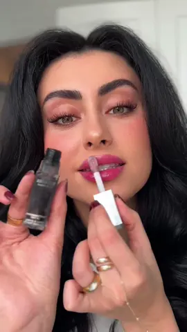 Trying out the new lip oil from @Kylie Cosmetics new holiday collection ❄️🍧 She’s cute, but she’s not DRAMA 🖤  #makeup #beauty #makeupreview 