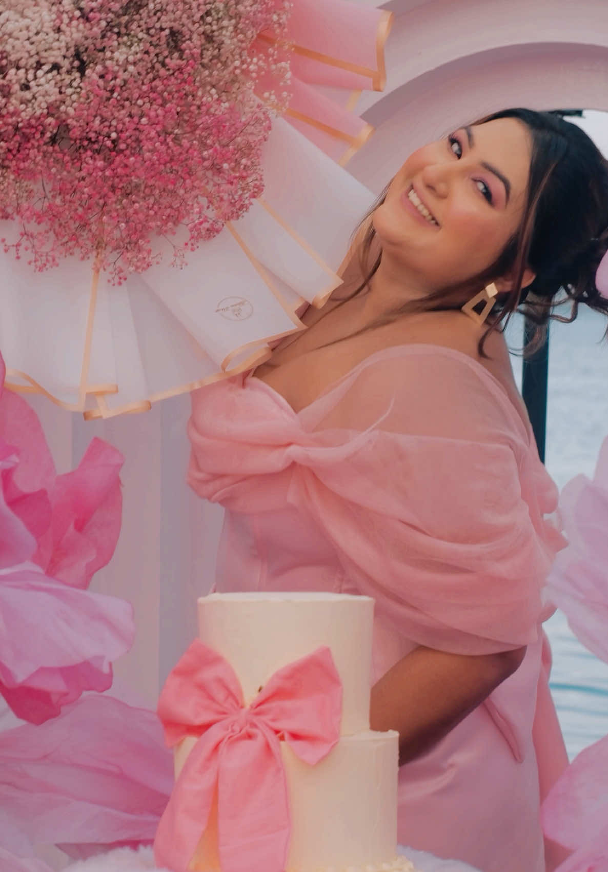 Happy Birthday to me 🎀 හයියෝ දැන් වයසයි 🙂‍↔️😂 Gorgeous makeup by 👉🏻 @Salon Gorgeous  Beautifull cake from 👉🏻 @Gloria_Cake_Gallery  #fyp #birthday #24th #Love #frockdesign #birthdayvibes #shoot #best #birthdayvibes 