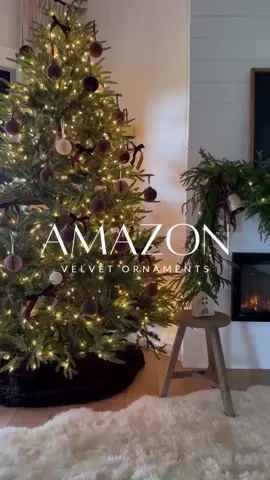 Velvet ornaments in rich browns—yes please!  They scream cozy, organic! And I’m absolutely obsessed with them this year. 😍 click the link in my bio and select ‘SHOP MY INSTAGRAM’ to grab these holiday must-haves! • • • #christmas #christmasdecor #christmasdecorations #christmastree #christmastreedecorating #holidaydecor #amazonfinds #amazonmusthaves #christmasgarland #organicmodern