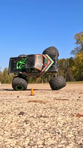 Finessing it! 🤌 #LVCRC #Losi #HorizonHobby #GensAce #MonsterJam #monstertruck #4x4 #offroad #Jeep #Ford #GoPro #RC #RCcar #car #truck