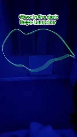 A great gift idea - charges via USB comes with 2 glow in the dark ropes & 2 non glow in the dark so perfect for day & night 😎 #tiktokmademebuyit #fyp #blackfridaysale #christmasgiftideas #kidstoys #mumsoftiktok #dadsoftiktok 
