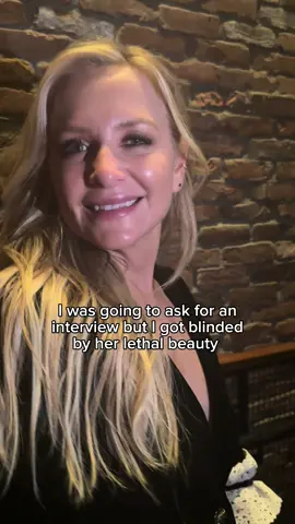 We were blinded by #JessicaCapshaw ‘s lethal beauty!  #greysanatomy #powerwomen @