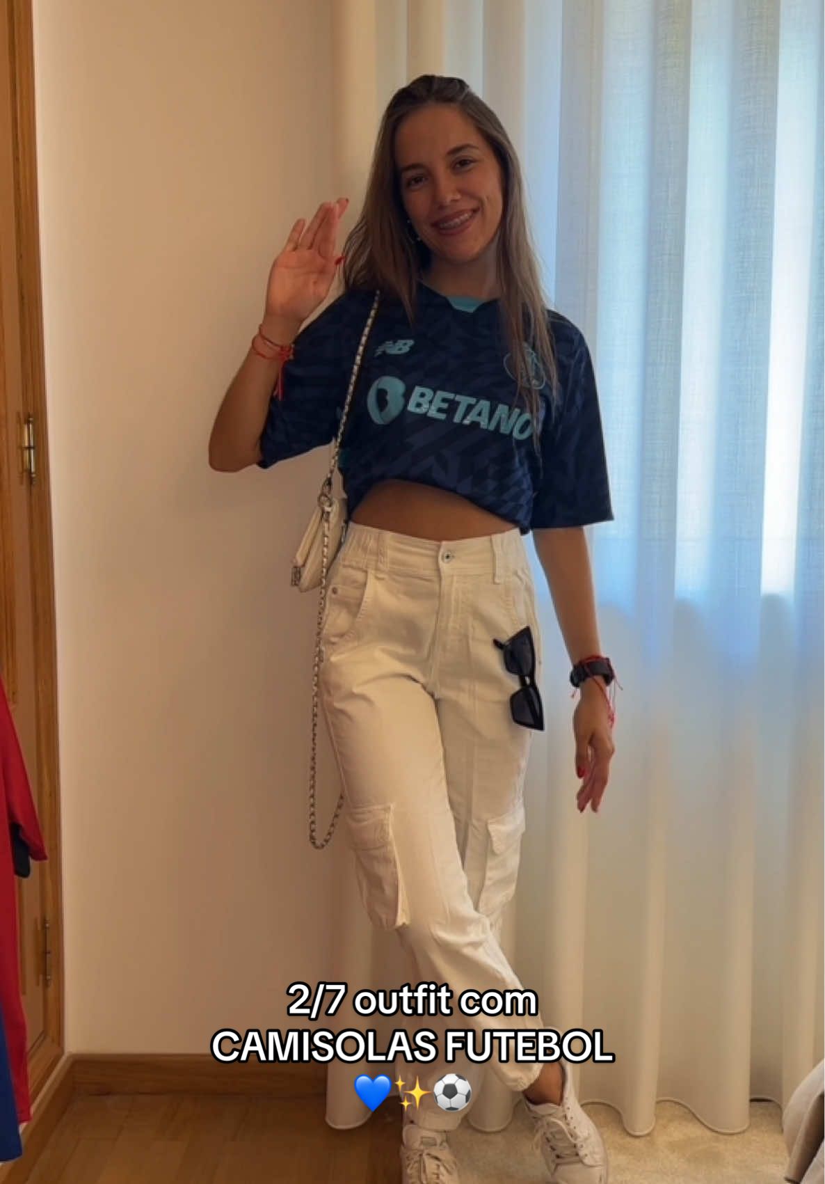 2/7 dias a mostrar-vos sugestões de outfits com camisolas de futebol ⚽️ aprovado? ✨ #outfit #OOTD #outfitoftheday #style #moda #football #fashion #foryou #fyp #fcporto 
