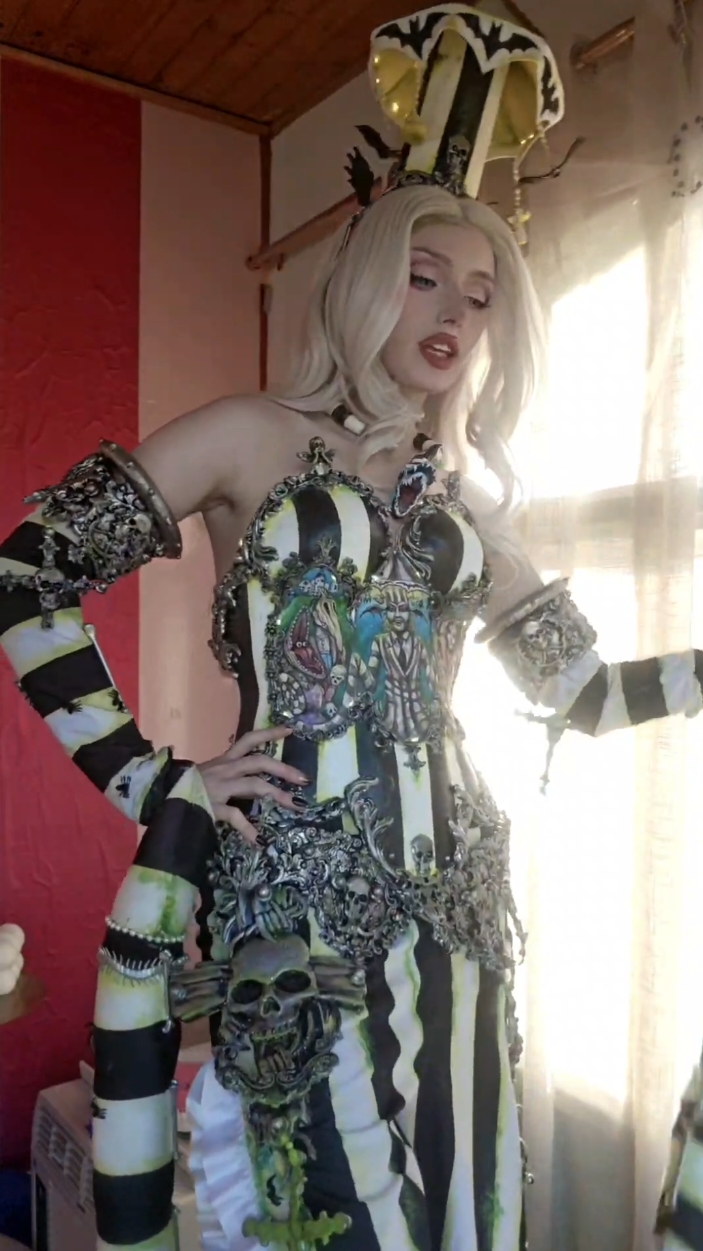 This was so Beetlejuice coded🪲 I had to #beetlejuice #beetlejuicecostume #clown #halloweencostume #cosplay #lydia #costume #dressedup #clowncore #costumemaker #artist #handmade 