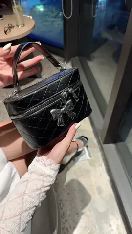 Nhỏ gọn mà vẫn siu rộng nha các bạn #trending #tuixachnu #ditiecmacgi #blink 