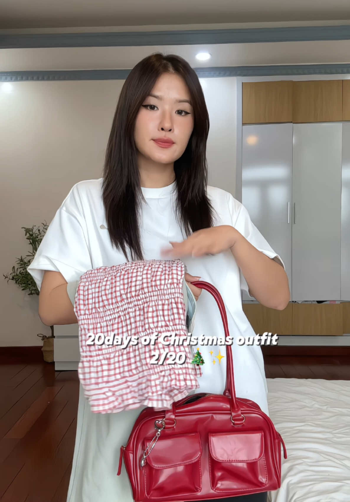 2/20days: outfit đi chơi Noel đơn giản nhưng vẫn có gu 🫢🎄✨💯 #noel #xuhuong #outfit #quanjean #aokieu #christmasoutfit #phoidoxinh  