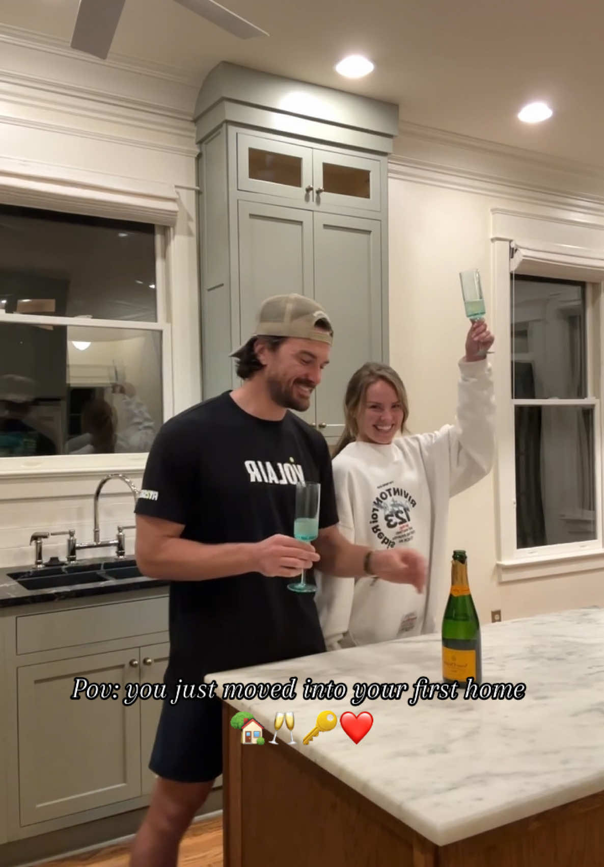 Toasting to new beginnings and @bellhop movers making this possible! 🏡🥂 Bellhop operates in almost every major city nationwide & will make your moving process quicker & easier than ever! Use code “HANNAH10” to get 10% off your next move! 